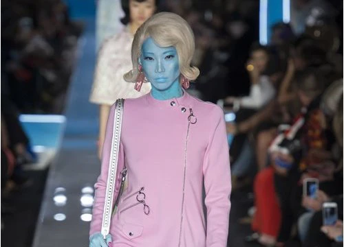 "Quái nhân da xanh" khuấy đảo show Moschino