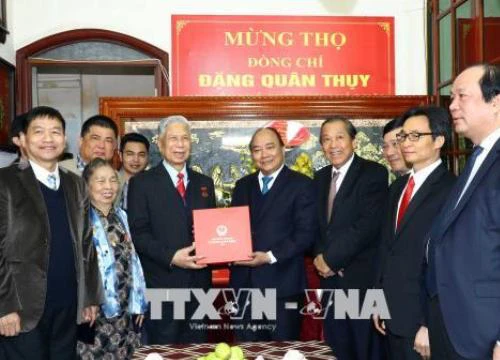 Thủ tướng chúc thọ Trung tướng Đặng Quân Thụy