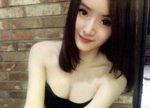 Trang phục sexy hết cỡ, em gái Angela Phương Trinh khiến fan đỏ mặt