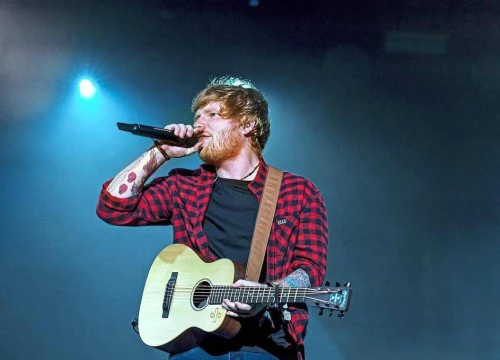 Ed Sheeran là nghệ sỹ bán đĩa "khủng" nhất toàn cầu trong năm 2017