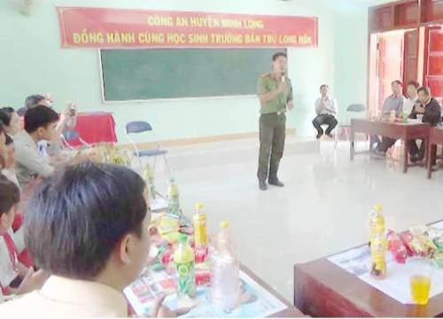 Gian nan vận động học sinh trở lại lớp