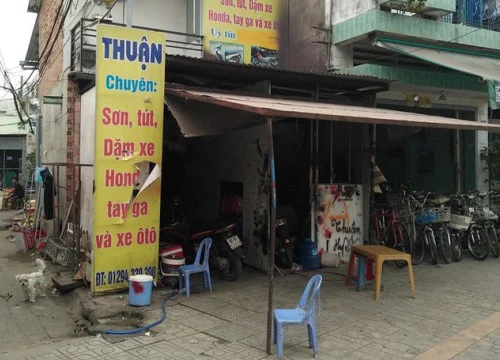 Hàng chục thanh niên đập phá, ném bom xăng đốt tiệm sơn xe máy