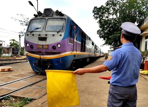 Lái tàu khách nhận sai sót khiến hai tàu suýt tông nhau ở Đồng Nai