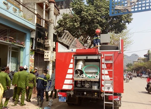 Sơn La: Nổ kinh hoàng trong ngôi nhà 3 tầng