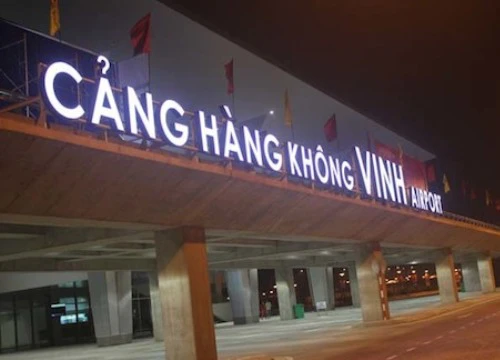 Một người tâm thần vượt nhiều lớp an ninh lên máy bay ở Vinh