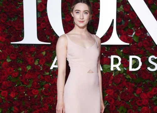 Saoirse Ronan chuộng style trang nhã trên thảm đỏ