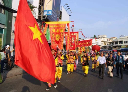 Tiên nữ đi cà kheo, thầy trò Đường Tăng "xuất hiện" ở Chợ Lớn