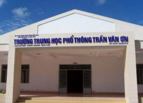 Trả lại 74 triệu tiền lạm thu cho cha mẹ học sinh