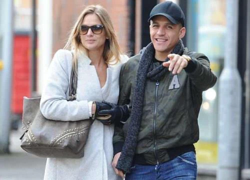 Đưa bạn gái đi ăn, Alexis Sanchez bị cảnh sát phạt nhẹ