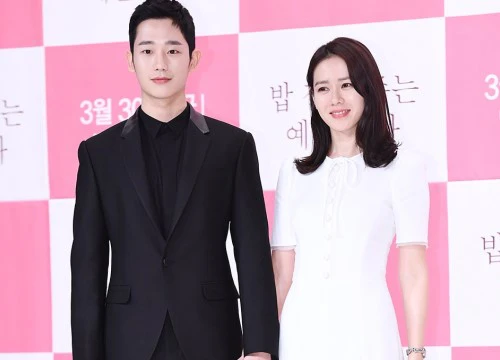 Fan Son Ye Jin mừng phát khóc vì hành động "nắm chặt tay em" của mỹ nam Jung Hae In ở sự kiện