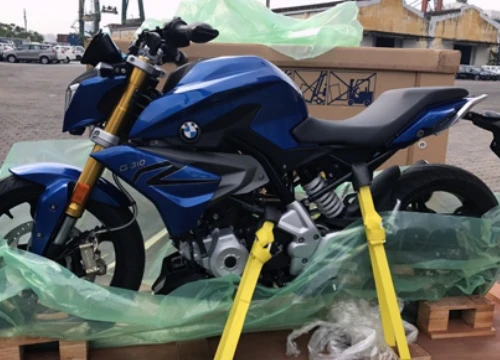 Môtô BMW G310R chính hãng cập cảng Sài Gòn