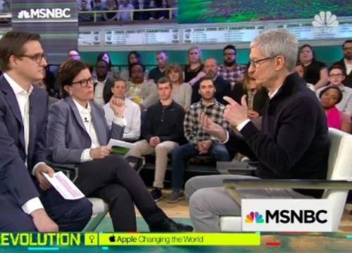 Tim Cook: 'Nói iPhone không sản xuất ở Mỹ là không đúng'