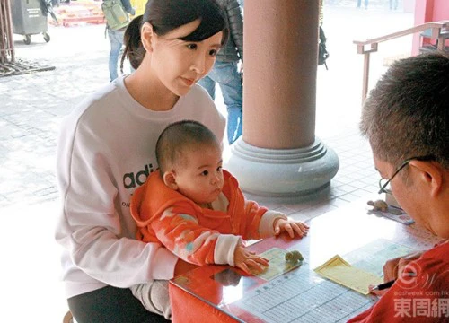 Á hậu Hong Kong chịu nghịch cảnh người tình ruồng bỏ, con điếc bẩm sinh