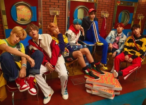 BTS 'đánh sập' kỷ lục của TWICE, sở hữu MV 300 triệu view nhanh nhất Kpop