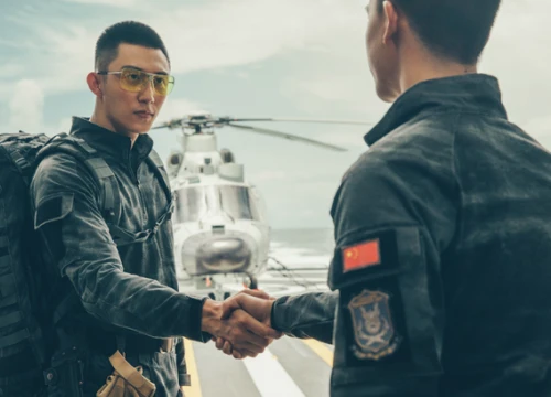 "Cố Hải" Hoàng Cảnh Du tái xuất uy dũng trong trailer "Điệp Vụ Biển Đỏ"