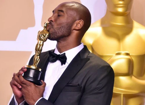 Kobe Bryant gây tranh cãi khi nhận giải Oscar