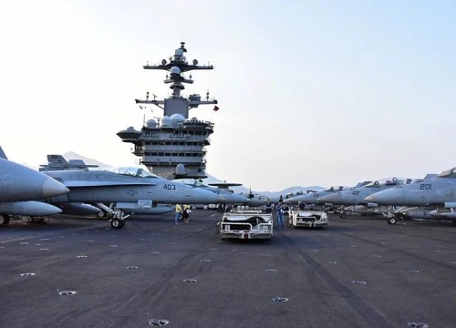 Mở tiệc chiêu đãi trên tàu sân bay USS Carl Vinson tối nay