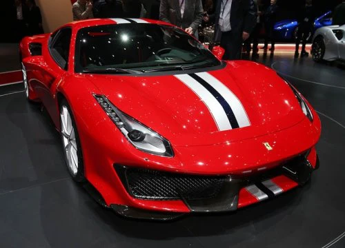 Ngắm siêu ngựa Ferrari Pista "bằng xương bằng thịt" tại triển lãm Geneva 2018