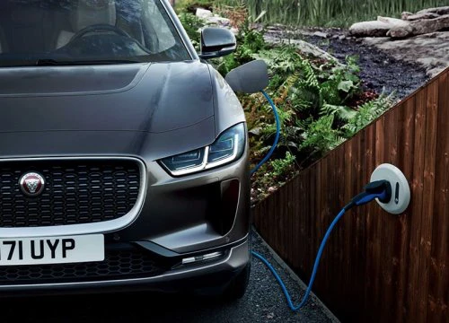 SUV chạy điện Jaguar I-PACE 2019 mới có giá từ 1,9 tỷ VNĐ