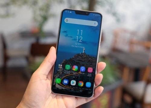 Zenfone 5 màn hình 'tai thỏ' giống iPhone X xuất hiện tại Việt Nam