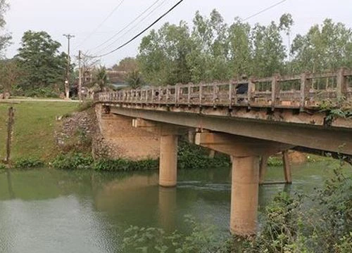 3 thanh niên dũng cảm lao xuống sông cứu người phụ nữ tự vẫn