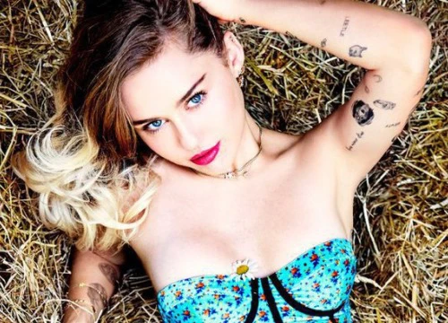 Vì sao cuộc sống của Miley Cyrus đã "thay đổi mãi mãi" sau sân khấu VMAs tai tiếng cách đây 5 năm?