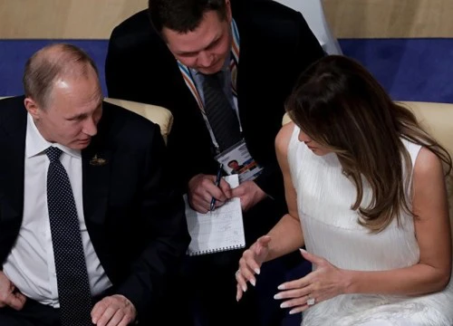 Tổng thống Putin thú nhận từng "nổ" với bà Melania Trump