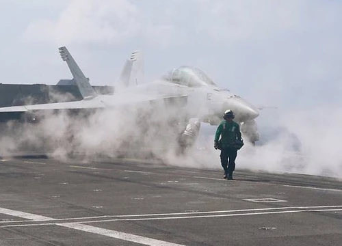 Cuộc sống trên &#8220;thành phố nổi&#8221; USS Carl Vinson vừa thăm Việt Nam