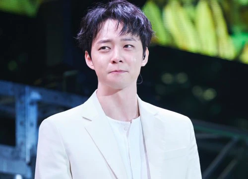 Hậu scandal, Yoochun rưng rưng, hát tặng hàng nghìn fan trong ngày comeback