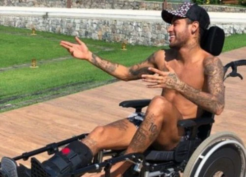 Neymar mang họa vì mạo phạm nhà vật lý thiên tài Stephen Hawking!