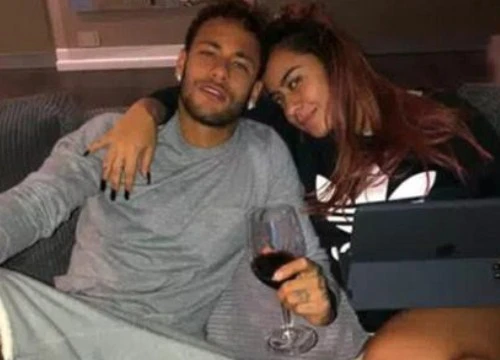 Neymar "quẩy tung trời" trong tiệc sinh nhật của em gái