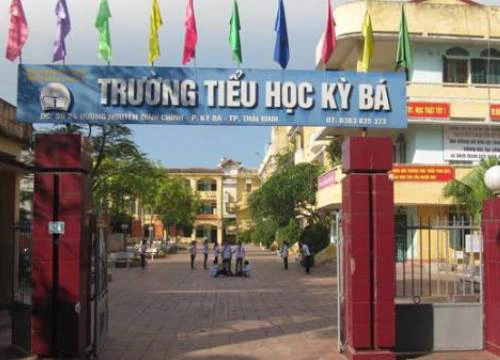 Phụ huynh 'tố' suất ăn 13.000 đồng của trường tiểu học thiếu dinh dưỡng