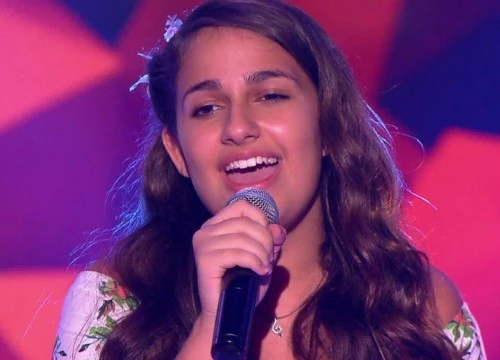 Cô bé 13 tuổi gây sốt khi cover "Havana" tại The Voice Kids Brazil