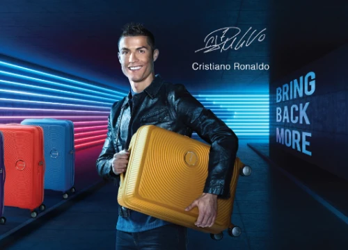 Cristiano Ronaldo làm đại sứ thương hiệu vali American Tourister năm 2018