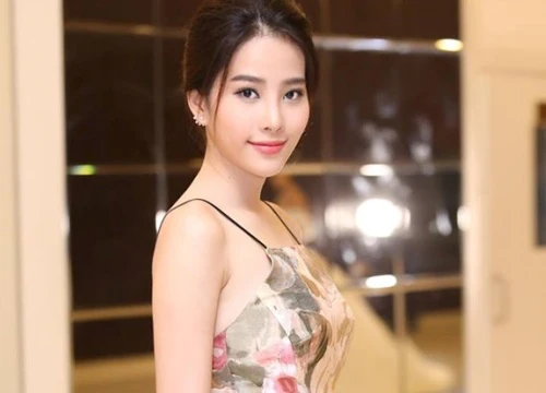 Gu mặc nữ tính của Hoa khôi miền Tây yêu Trường Giang