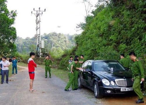 3 người tử vong trong xe Mercedes: Toà án mới xuống làm việc về đơn ly hôn