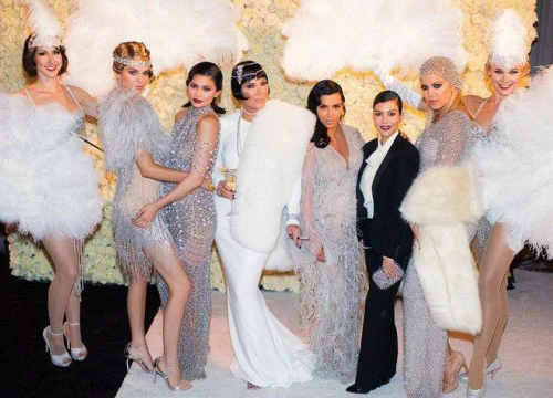 Đây mới là "Nữ chúa" thực sự của nhà Kardashian: Bộ óc tài ba làm nên đế chế triệu đô của 6 người con