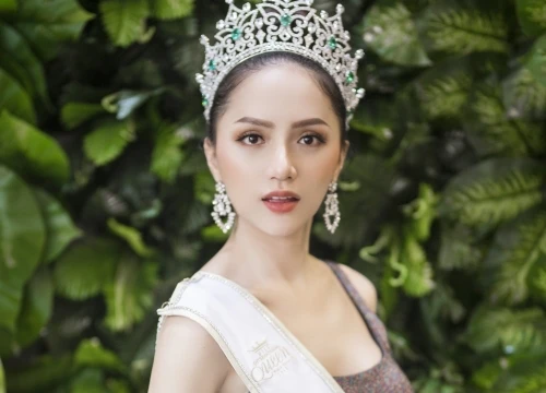 H'Hen Niê - Hương Giang: Hai nàng hoa hậu đặc biệt của showbiz!