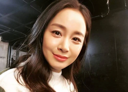 Kim Tae Hee lần đầu khoe ảnh cận mặt, gửi tâm thư cho fan hâm mộ sau khi sinh con gái