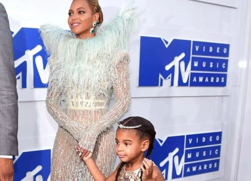 Mãn nhãn với tủ đồ tiền tỷ của con gái Beyoncé