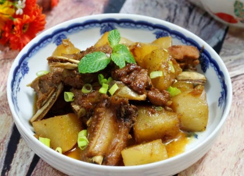 [Chế biến] - Sườn kho củ cải đậm đà đưa cơm