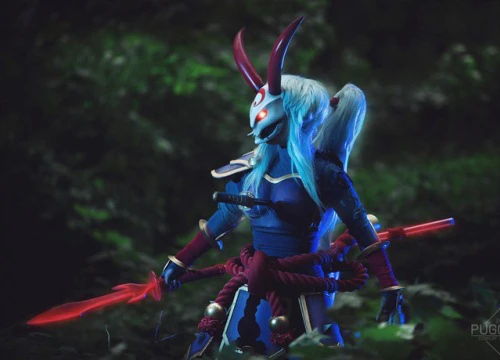 Cosplay Kalista chuẩn đến từng "centimet" trong Liên Minh Huyền Thoại