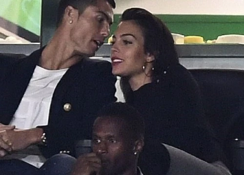 Bạn gái xinh đẹp bất ngờ công khai làm C.Ronaldo phật lòng