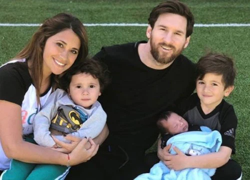 Messi khoe ảnh con trai thứ ba mới chào đời