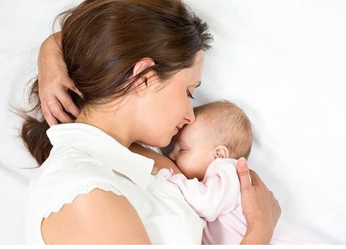 Cho con bú làm giảm nguy cơ mắc bệnh tim mạch, đột quỵ, ung thư