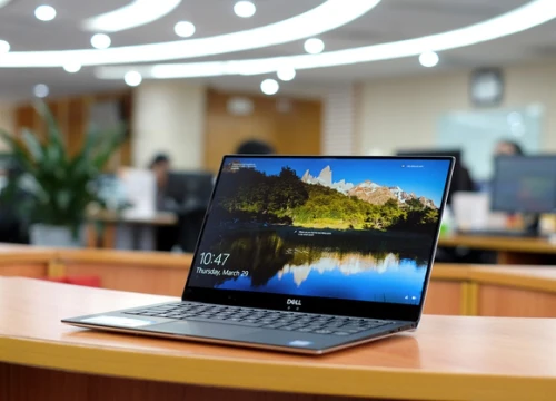 Laptop viền màn hình siêu mỏng giá hơn 40 triệu đồng