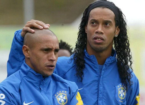 Ronaldinho đổ lỗi cho Roberto Carlos sau thất bại tại World Cup 2006