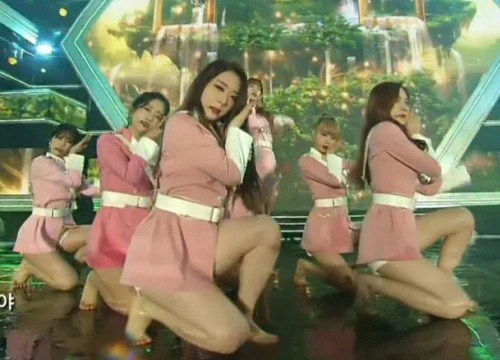 Girlgroup trượt ngã từ lúc diễn tập đến sân khấu chính khiến fan xót xa