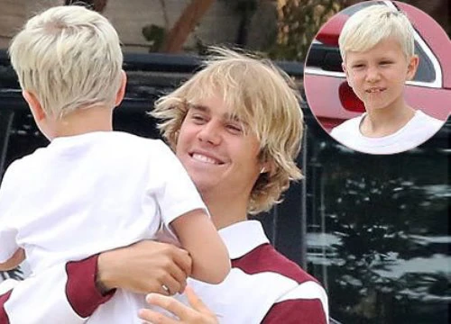 Justin Bieber tình cảm bế em trai trên phố