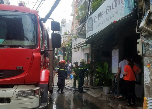 Cháy nhà 2 tầng kinh doanh cà phê và phòng trọ ở Tân Bình